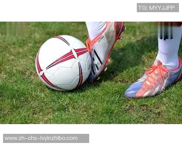 全面提升足球技能的基础训练方法与技巧解析 全面提升足球技能的基础训练方法与技巧解析